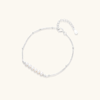 Delicate rhodium-plated silver chain bracelet with row of small baroque pearls 